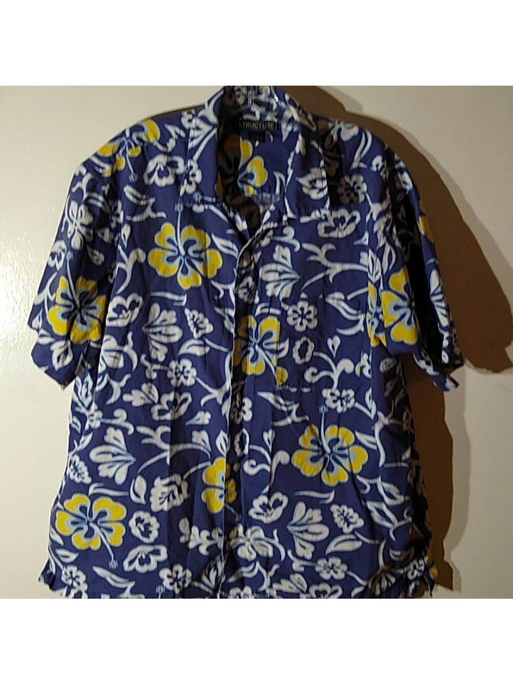 Structured Men's Size Large Floral short sleeve shirt .